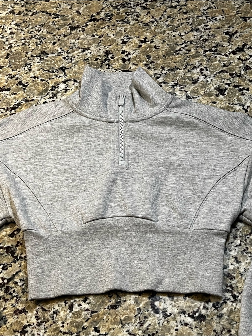 Alo Yoga Vixen Fleece Cropped Half-Zip Sweat Top in Light Gray - Picture 4 of 8